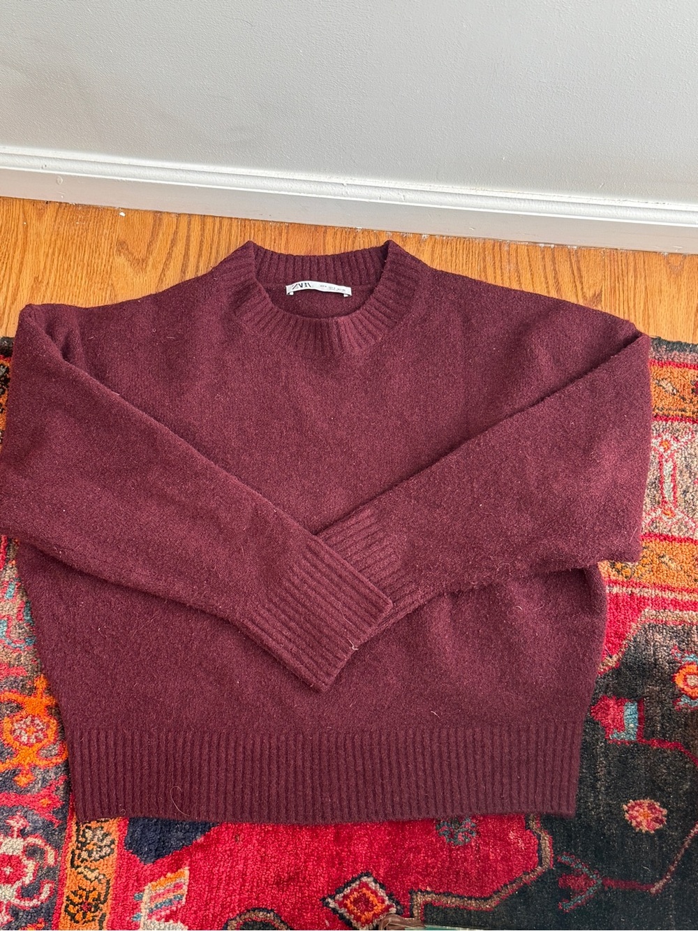 Zara women Crewneck Sweater in Burgundy